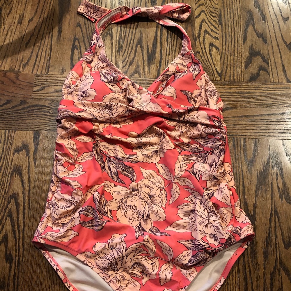 Cute maternity bathing suit